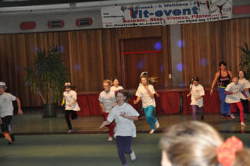 Zumba Kids bei Fit-Event 2012 Bild 2